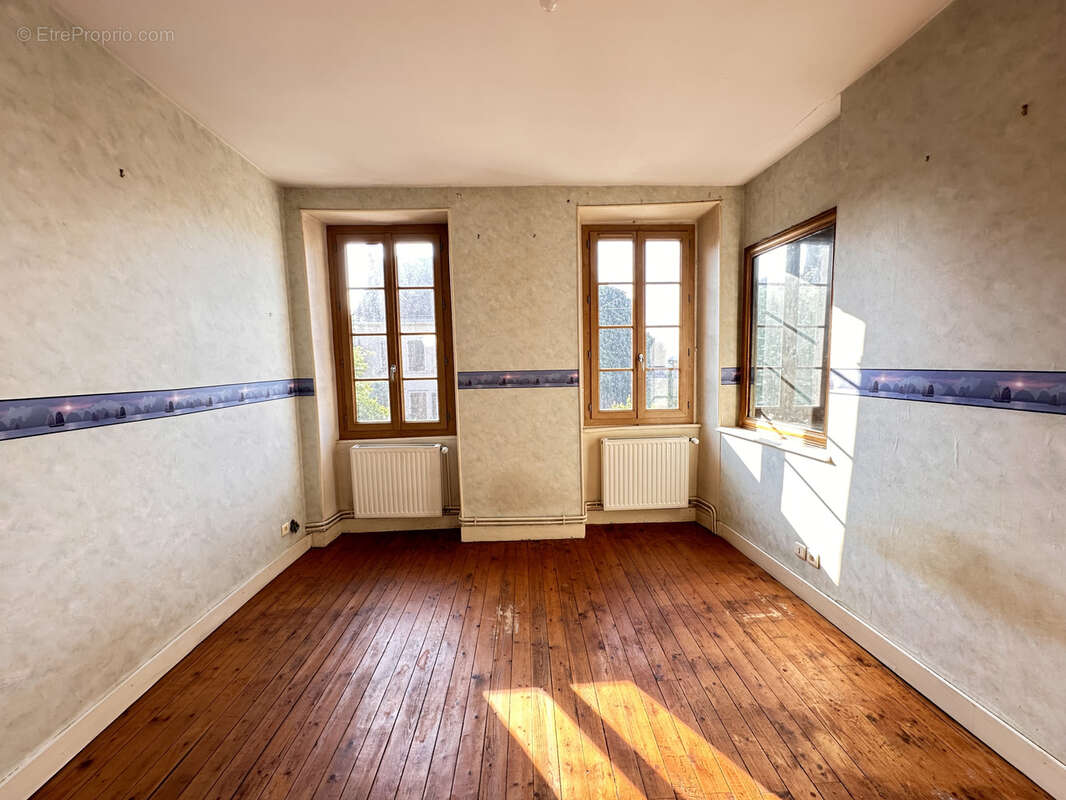 Maison à SAINT-GERAND-LE-PUY