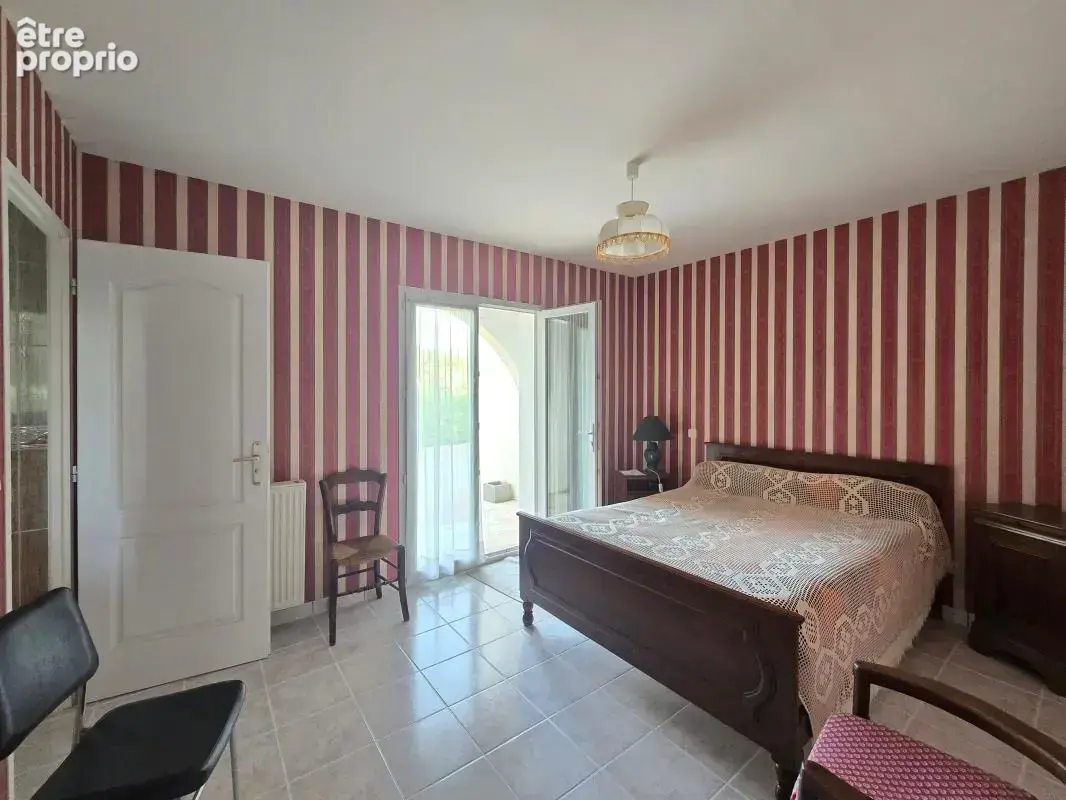Maison de plain-pied – env. 130 m² – 3 chambres – Garage – Saint-Cyprien (secteur Collège) - photo 6
