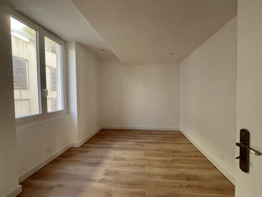 Appartement à MARSEILLE-1E