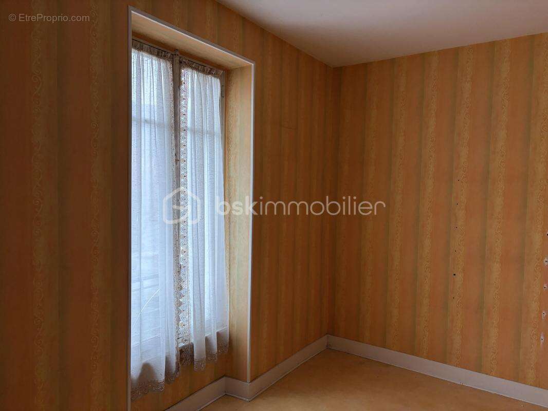 Immeuble 155 m² – Local commercial + 3 appartements – La Bourboule – 285 000 € FAI - photo 11