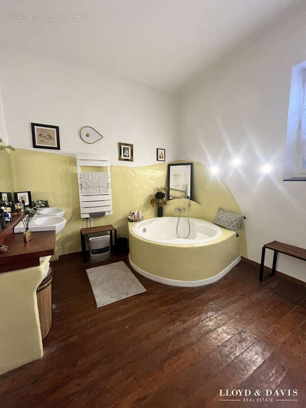 Salle de bains - Maison à TARGON