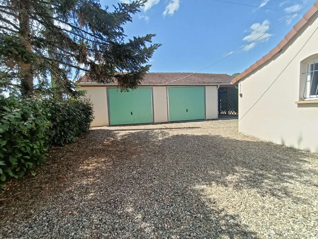 Maison de plain pied avec double garage - photo 6