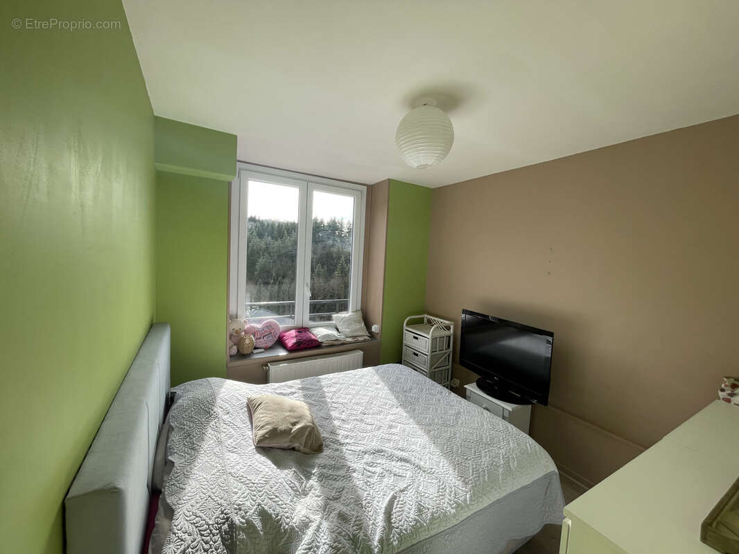 Appartement à SAINT-GENEST-LERPT