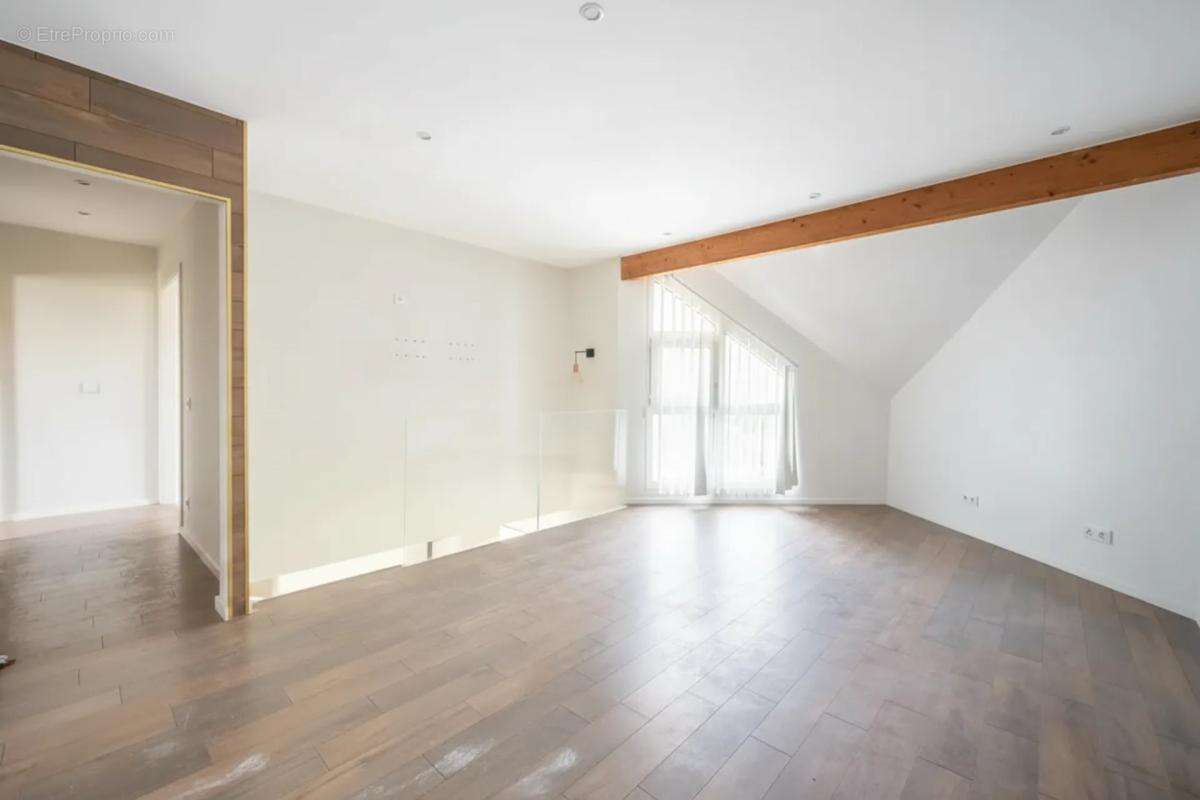 Maison familiale de 5 pièces - 132 m2 - L'Isle-Adam - photo 8
