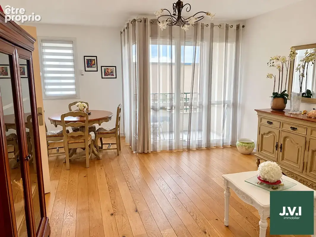 Montmorency  nouveau prix, 4 pièces 77.65 m2 en plein centre ville - photo 2
