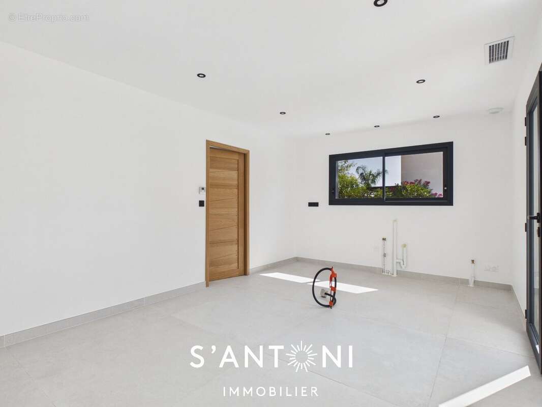 Villa de prestige - Frais de notaire réduits - Secteur privilégié - photo 23
