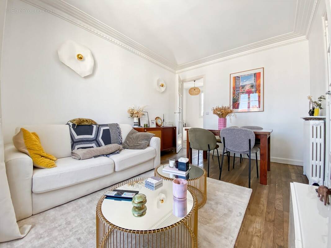 Appartement à COURBEVOIE