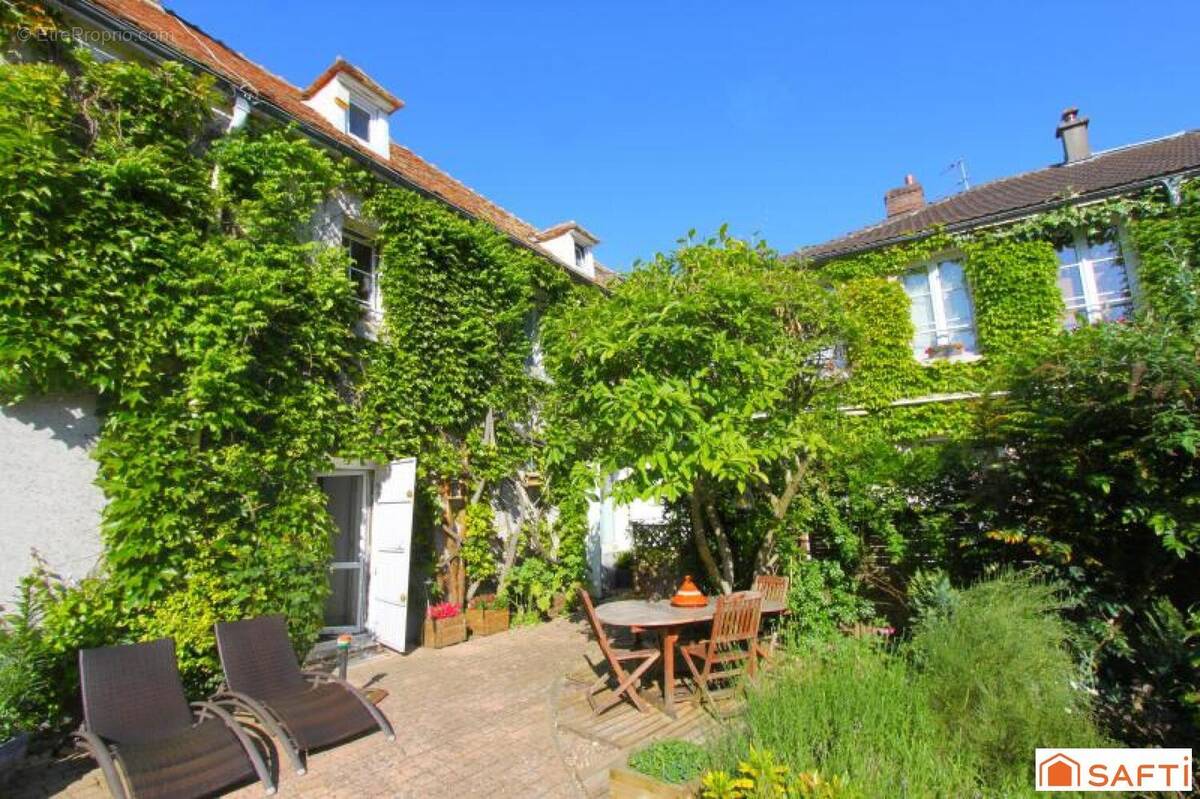 Photo 1 - Maison à LE MESNIL-SAINT-DENIS