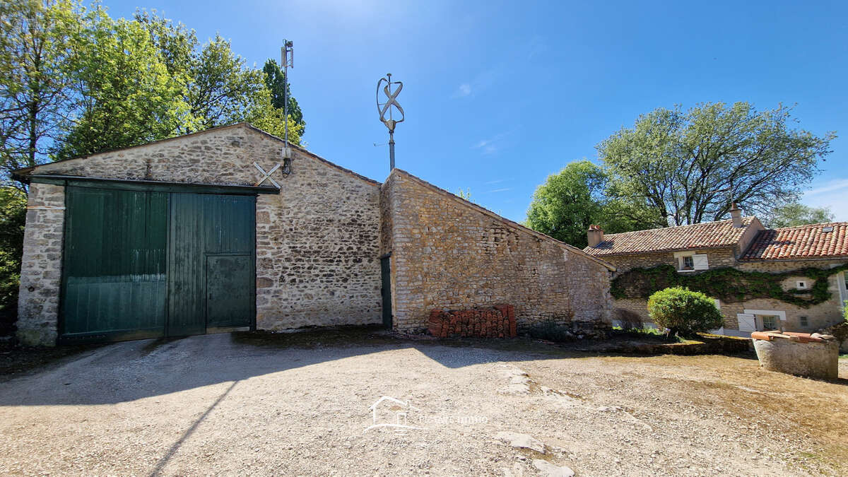 Maison à CLOUE
