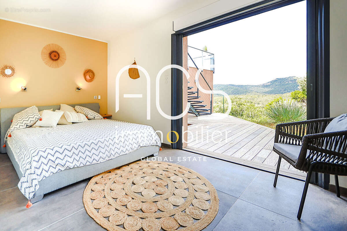 Maison à LA LONDE-LES-MAURES