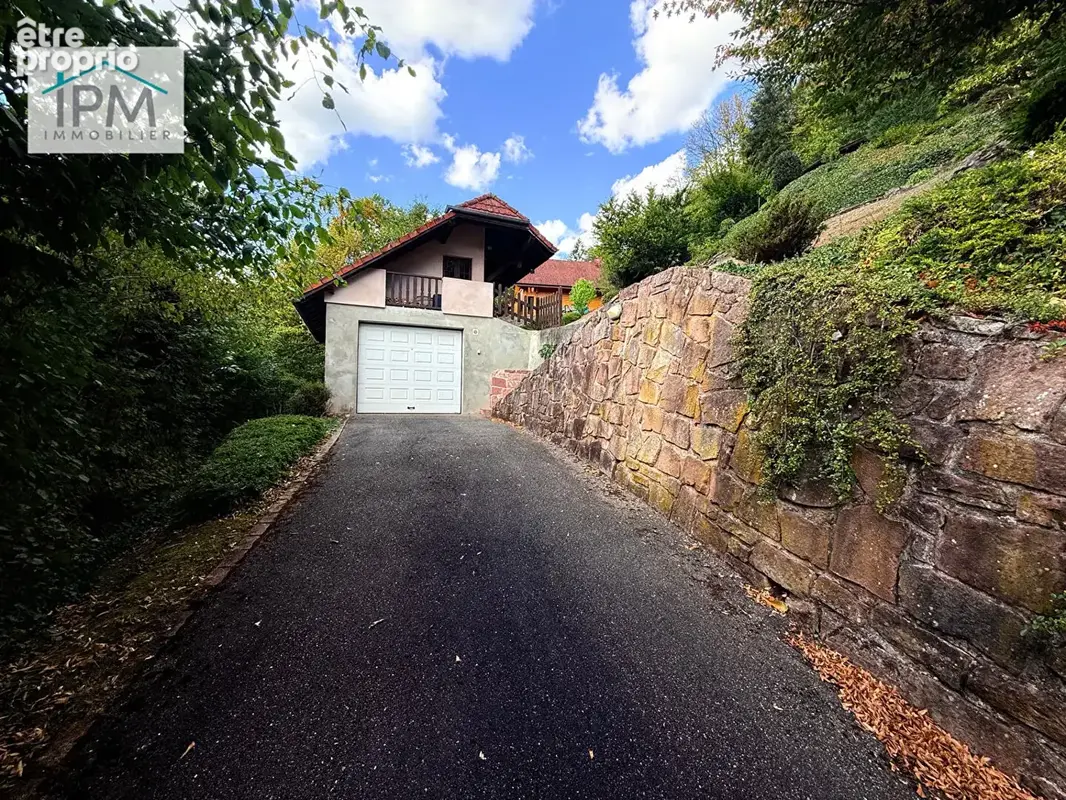 Lalaye ? maison familiale avec vue dégagée, terrain de 14,16 ares et dépendances - photo 4
