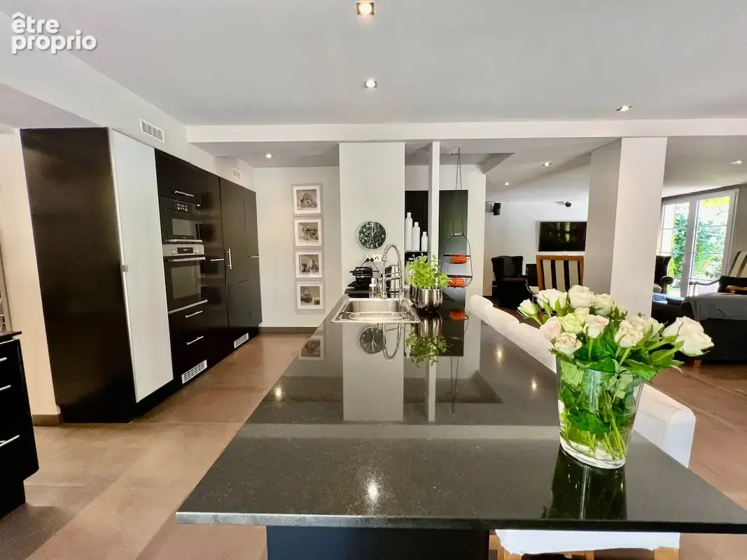 Villa moderne de 346m2 pleine de charme, au calme absolu situé à 500 mètres de Mougins - photo 10