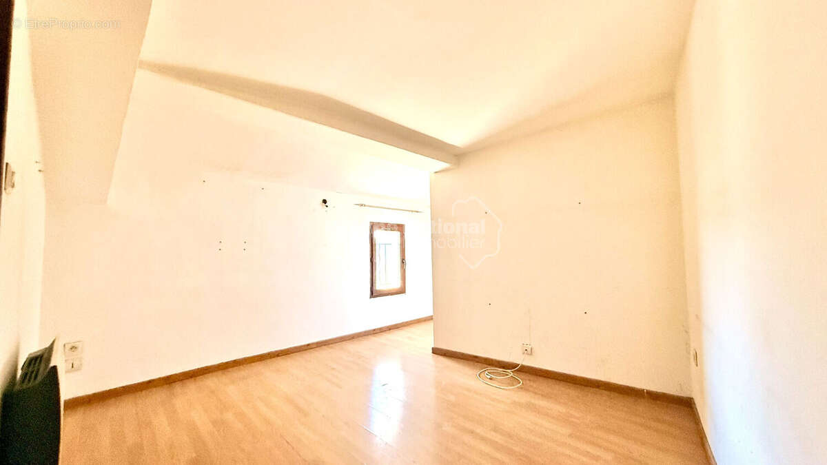 Appartement à VARAGES