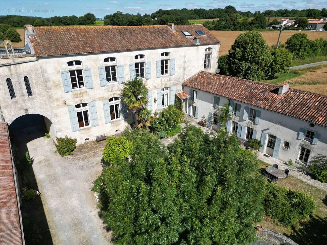 Superbe manoir, chapelle et 7 gîtes en bordure d'un village animé - photo 8