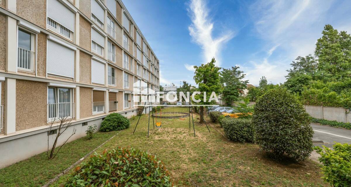 Appartement à SAINT-MAUR-DES-FOSSES