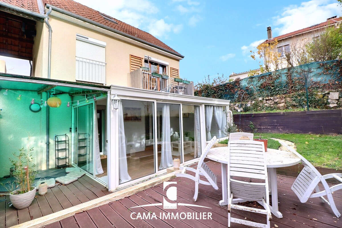 Appartement à FONTENAY-LE-FLEURY