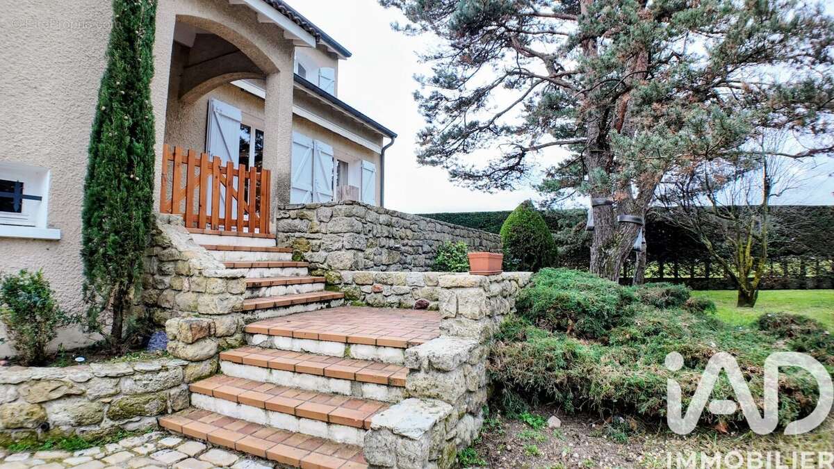 Photo 2 - Maison à VEAUCHE