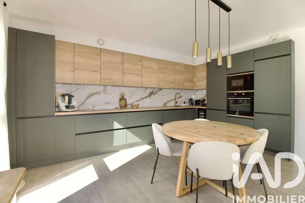 Photo 8 - Appartement à CHATEAUNEUF-LE-ROUGE
