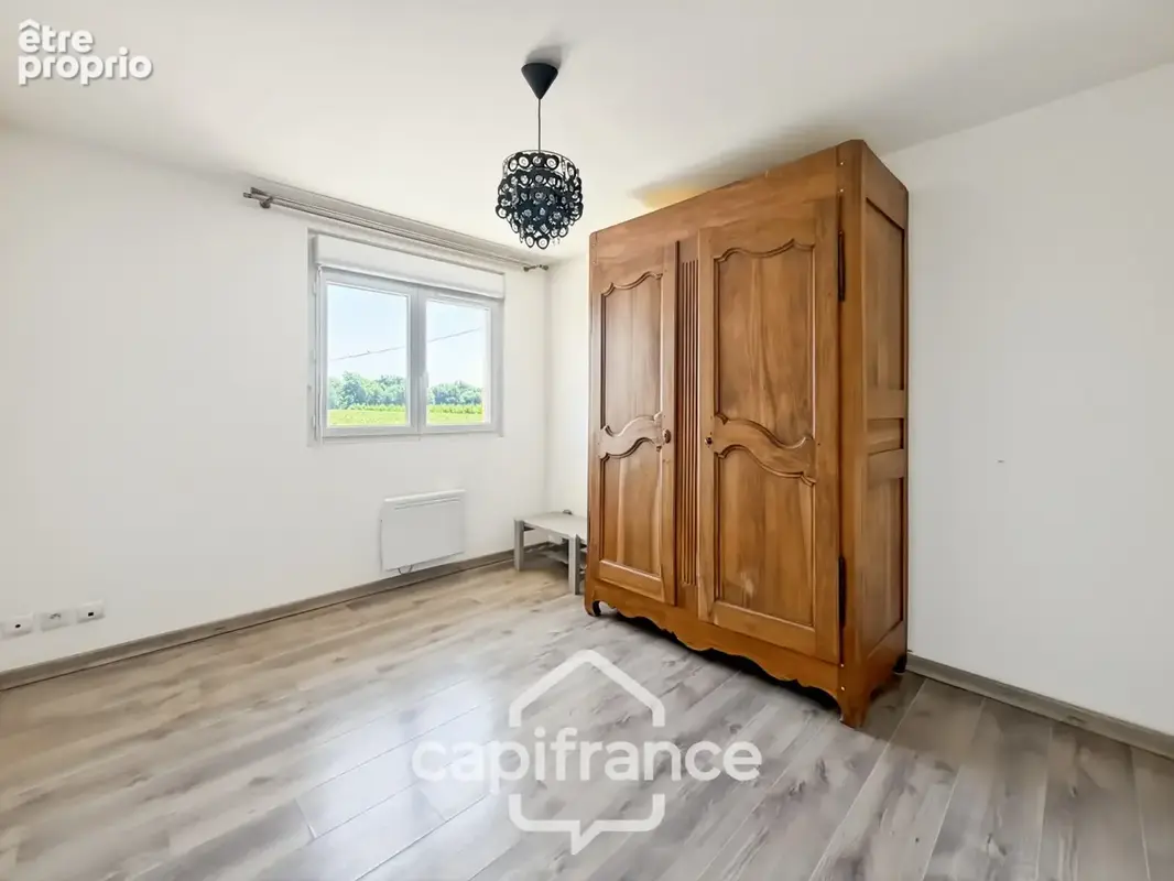 Chanas – Une maison familiale au cœur d'un environnement naturel privilégié composée de 6 pièces - photo 12
