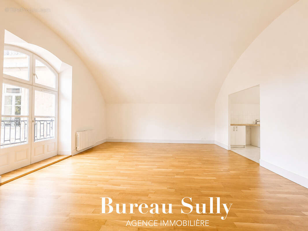 RARE: LYON 5/ St GEORGES- Bord de Saône/ Face à Ainay: Superbe et spacieux 3 pièces esprit Loft - photo 3