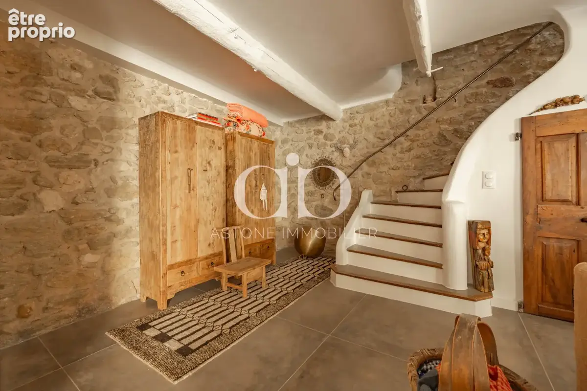 Maison de village en pierre de taille du XVIII siècle rénovée, avec piscine - photo 12