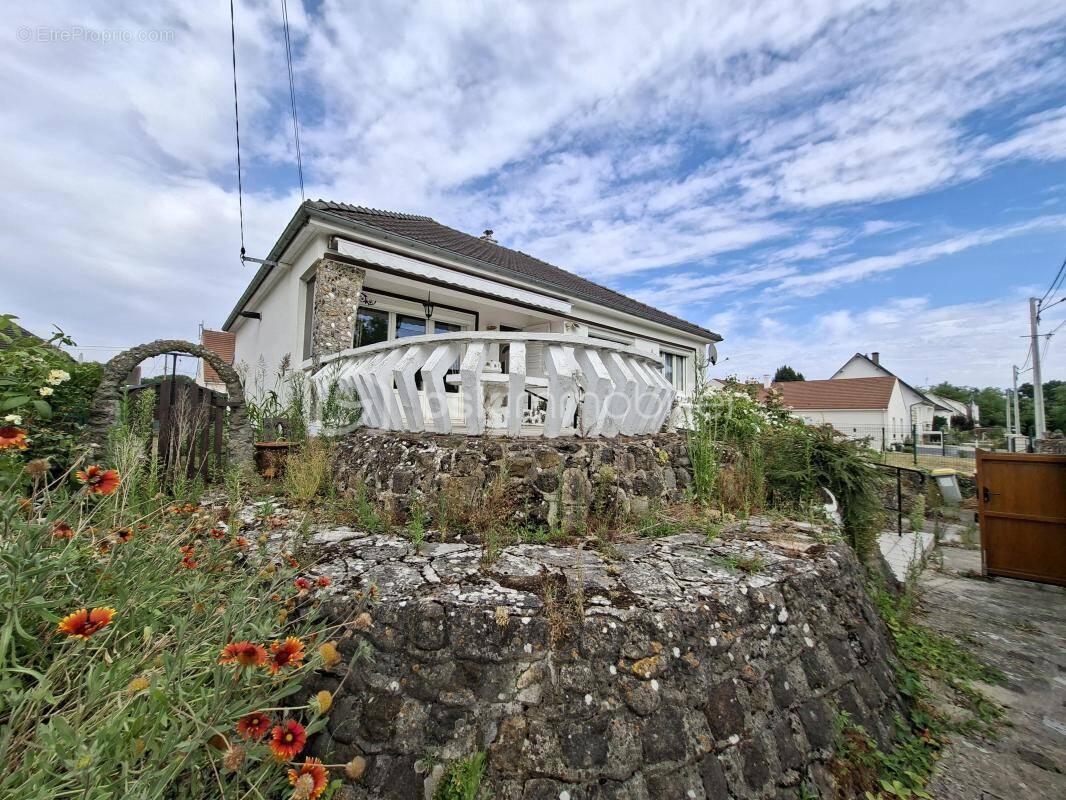 Maison à LONGUEIL-ANNEL