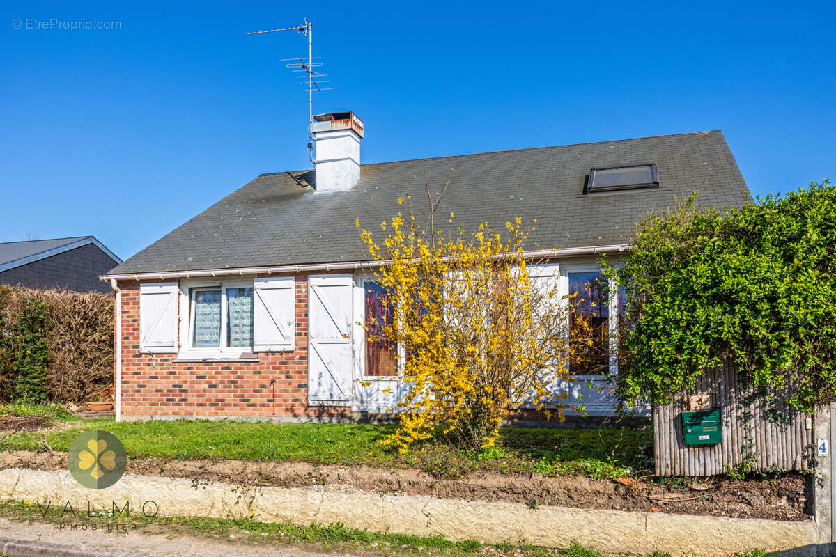 Maison à LA QUEUE-LES-YVELINES