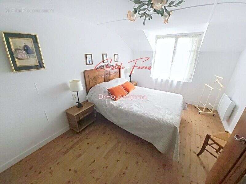 Maison à SAINT-GEORGES-DE-REINTEMBAULT