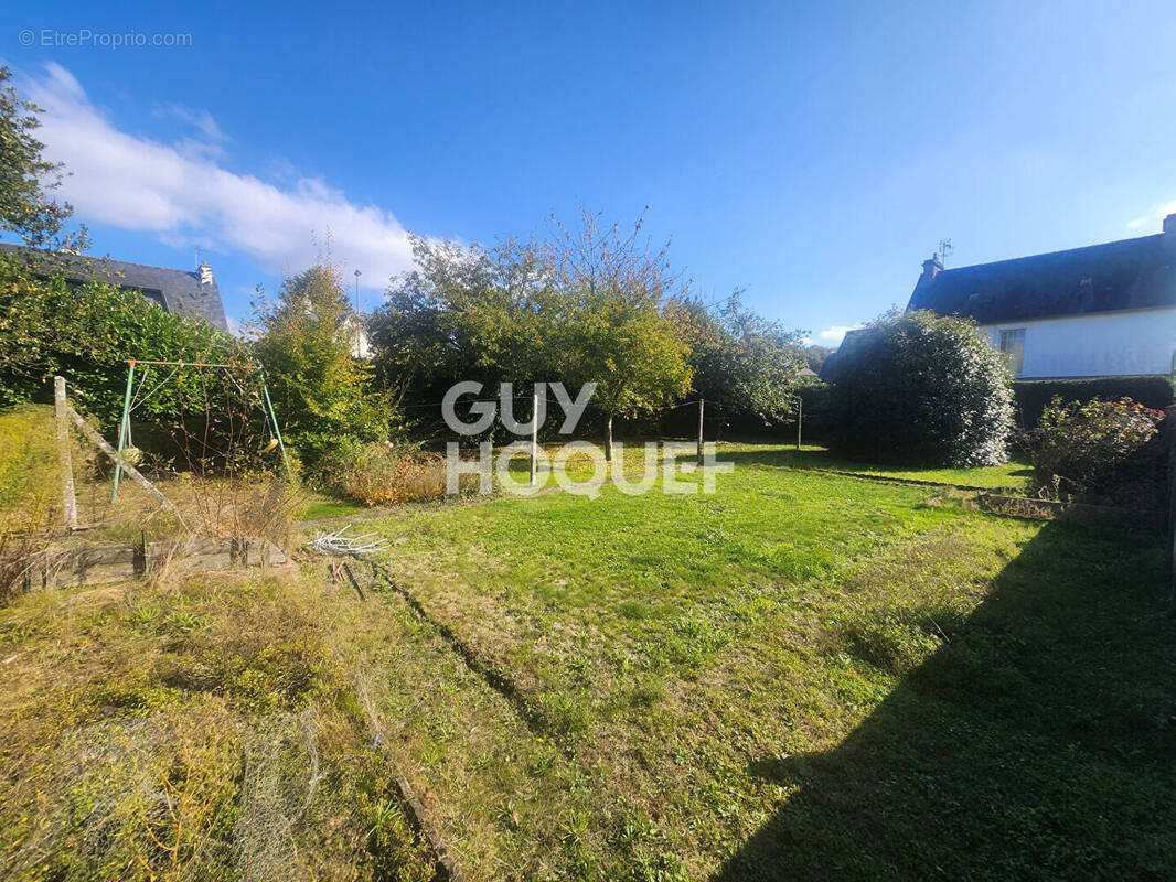 Terrain à SAINT-SAMSON-SUR-RANCE