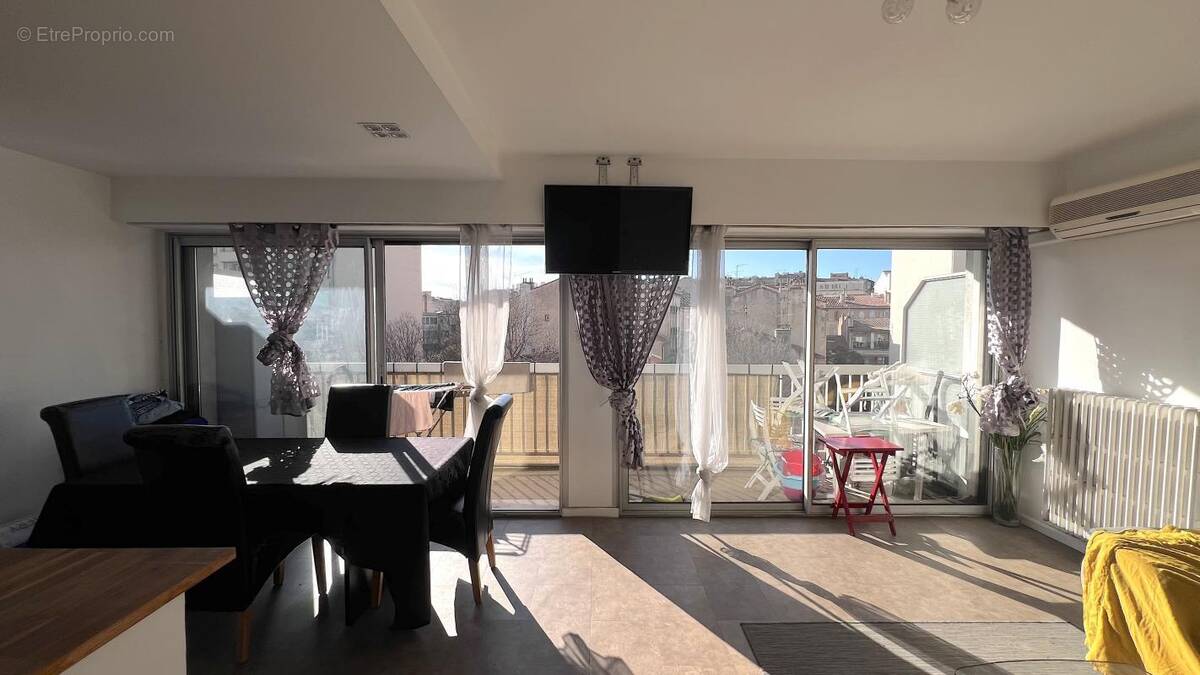 Appartement à MARSEILLE-4E