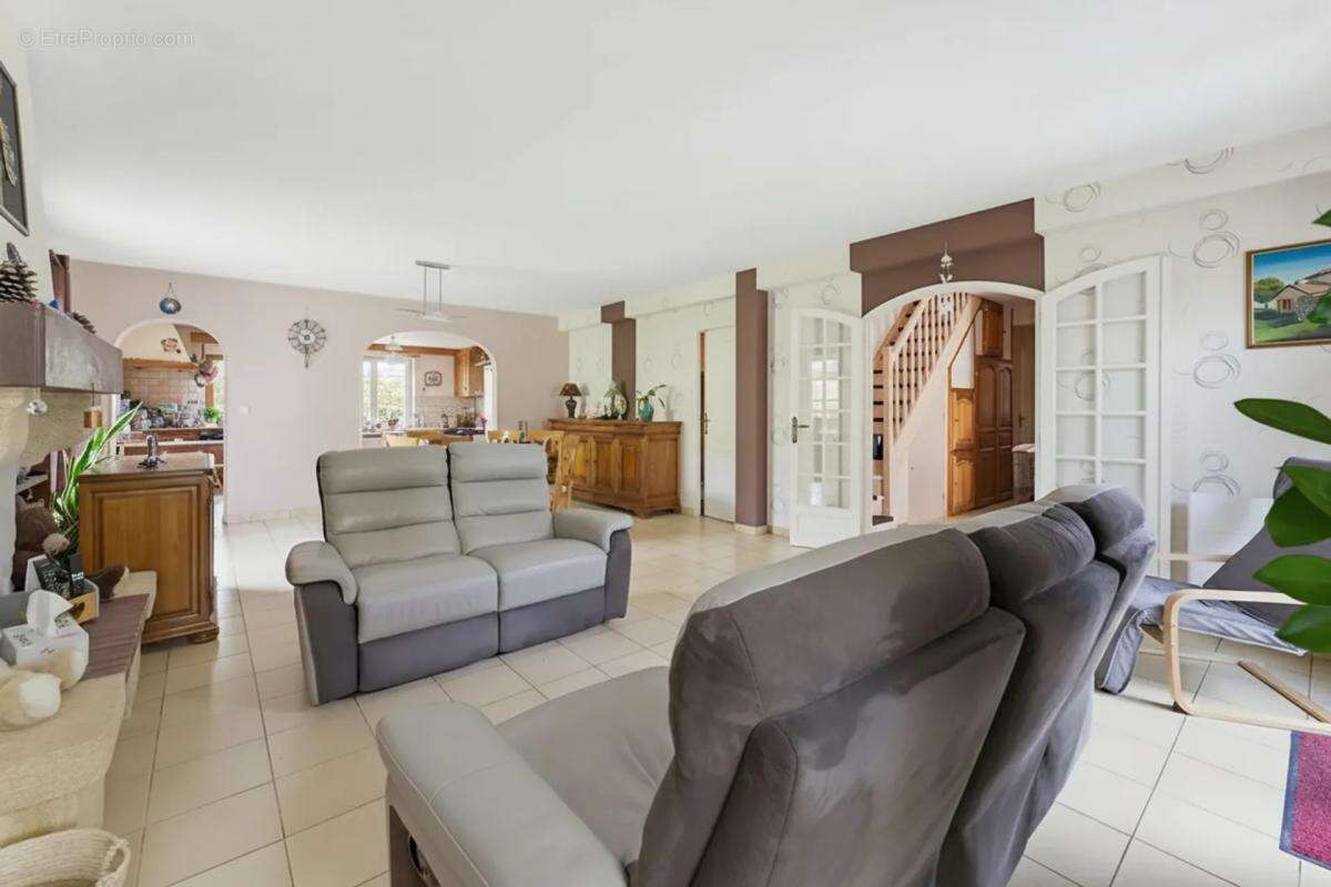 Maison familiale 7 pièces à Sadirac avec piscine - photo 2