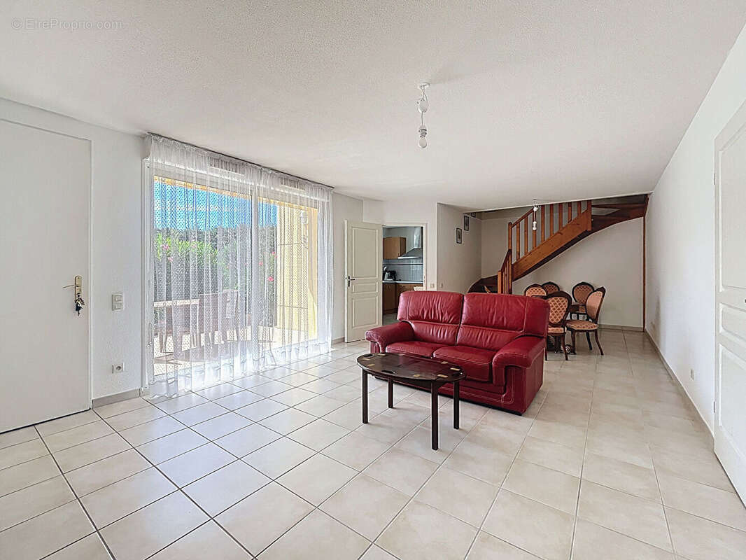 Maison à JONQUIERES-SAINT-VINCENT