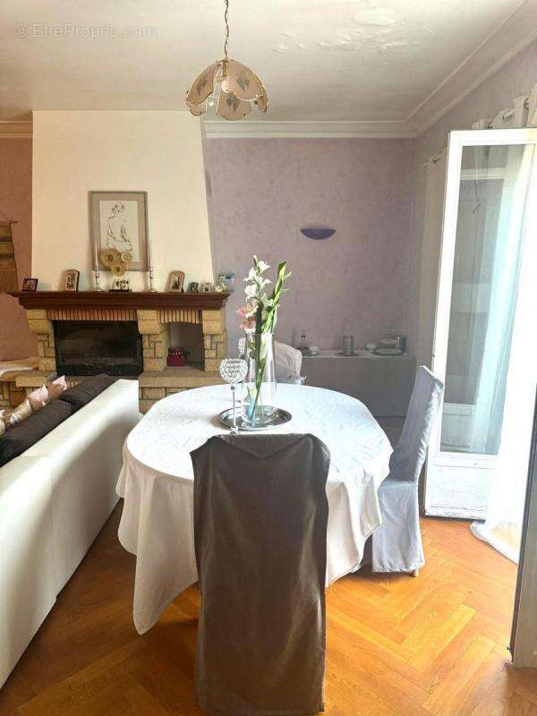 Appartement à LE CHAMBON-FEUGEROLLES