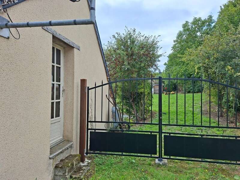 Maison à SAINT-GEORGES-BUTTAVENT