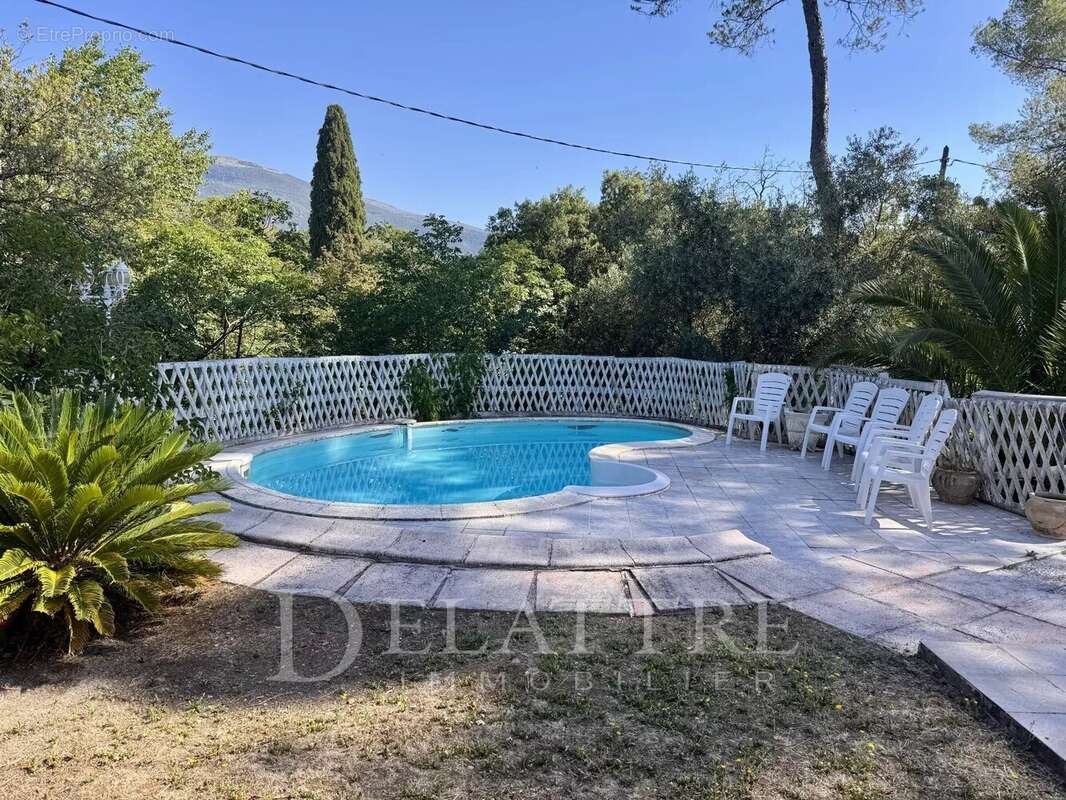 Maison à ROQUEFORT-LES-PINS