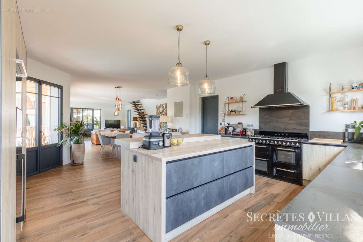 Maison à CAMBLANES-ET-MEYNAC