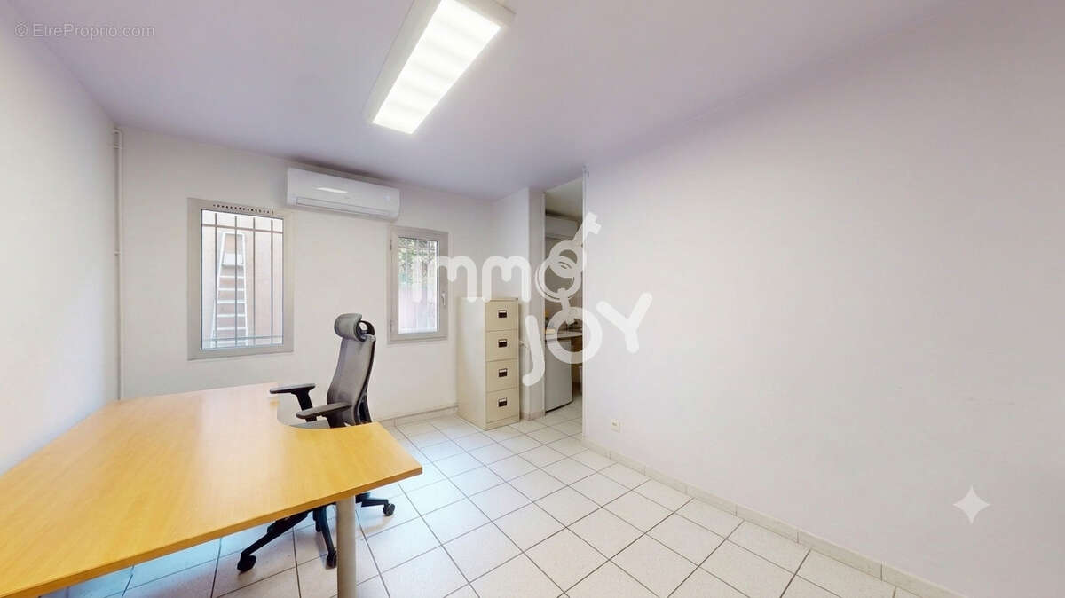 A vendre local d'activité + Appartement - photo 4