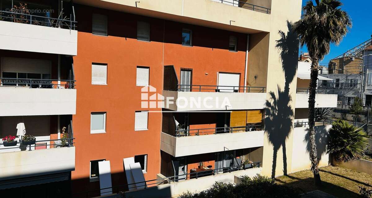 La ciotat a 200m du port vieux studio terrasse garage vendu loué ideal investisseur - photo 2