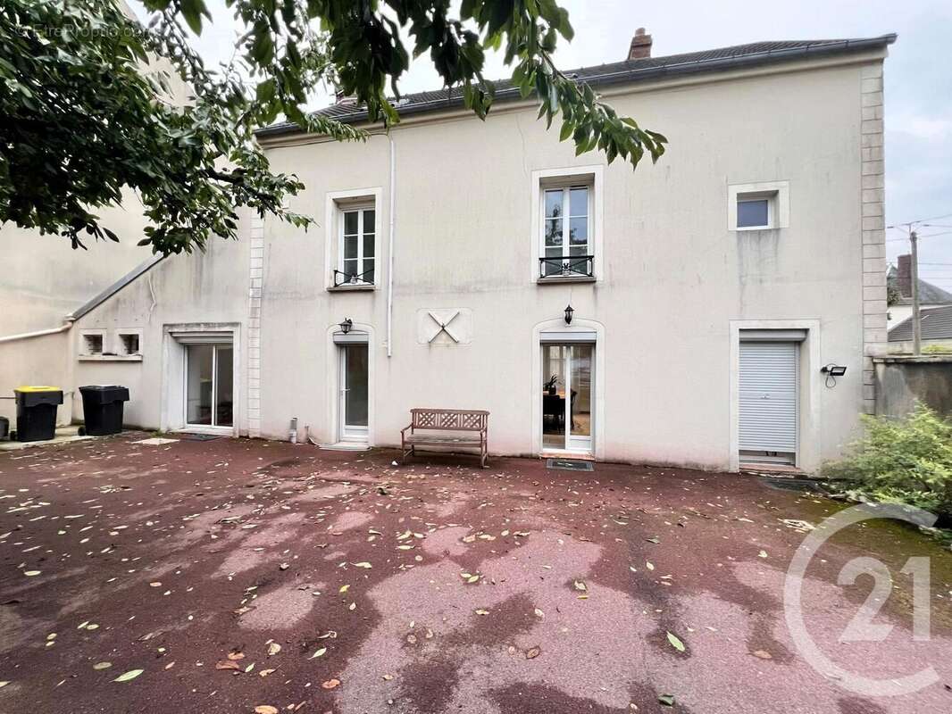 Maison à LE PLESSIS-BELLEVILLE