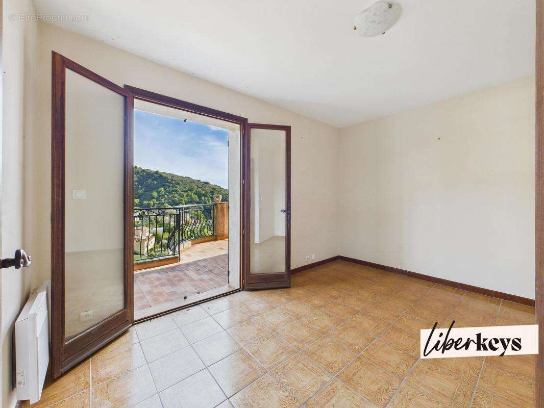 Appartement à EZE