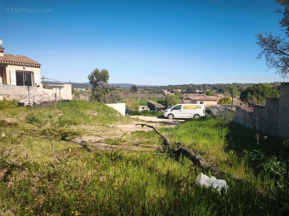Terrain 442 m² à Saint-Maximin-La-Sainte-Baume  - photo 3