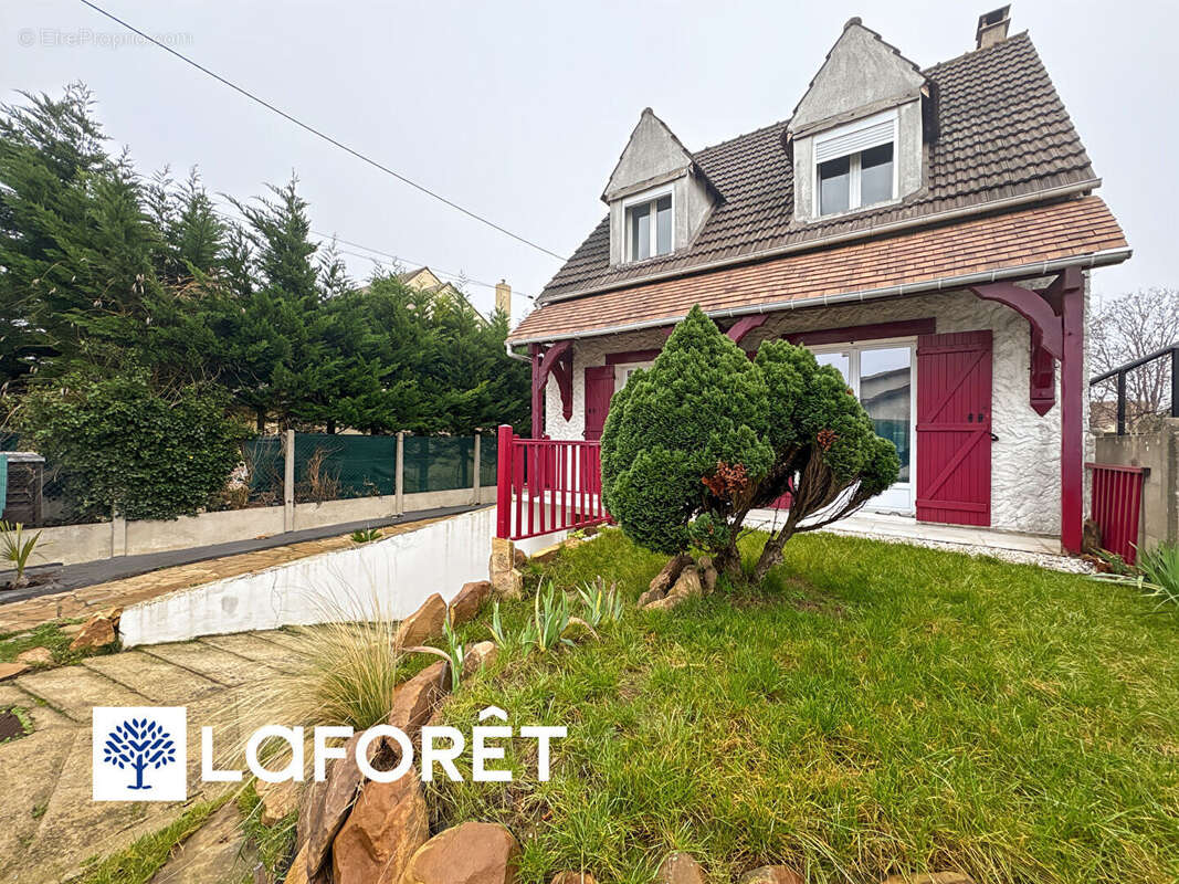 Maison à SAINTE-GENEVIEVE-DES-BOIS