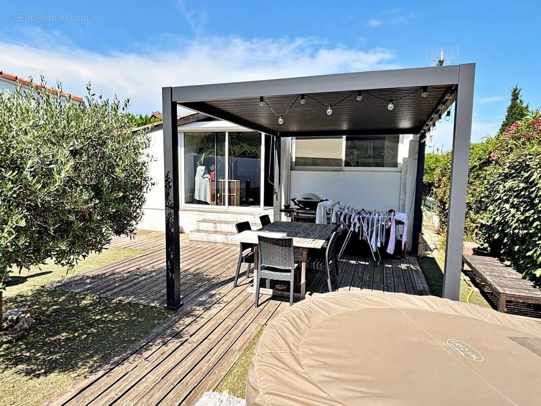 Maison à ROQUEBRUNE-SUR-ARGENS