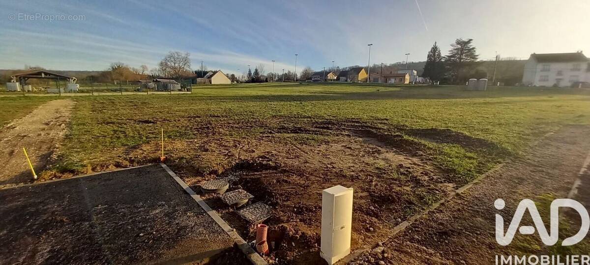 Photo 1 - Terrain à BELLEVILLE