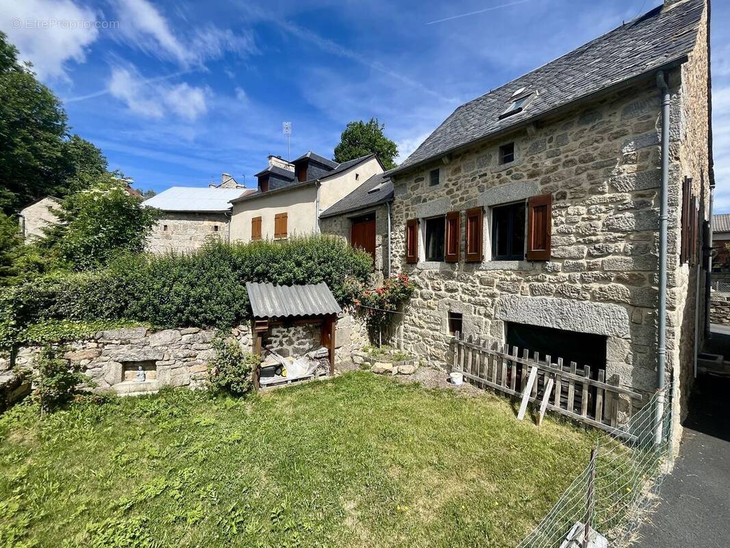 Maison à BLAVIGNAC