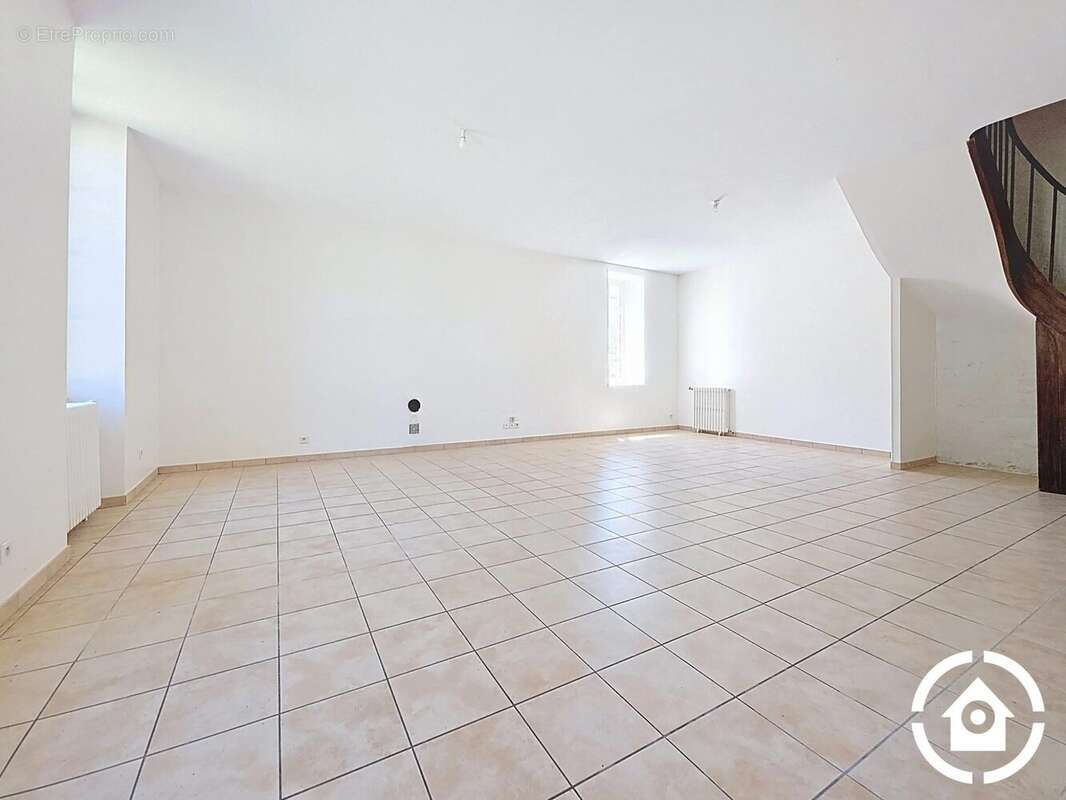 Maison à GENSAC-LA-PALLUE