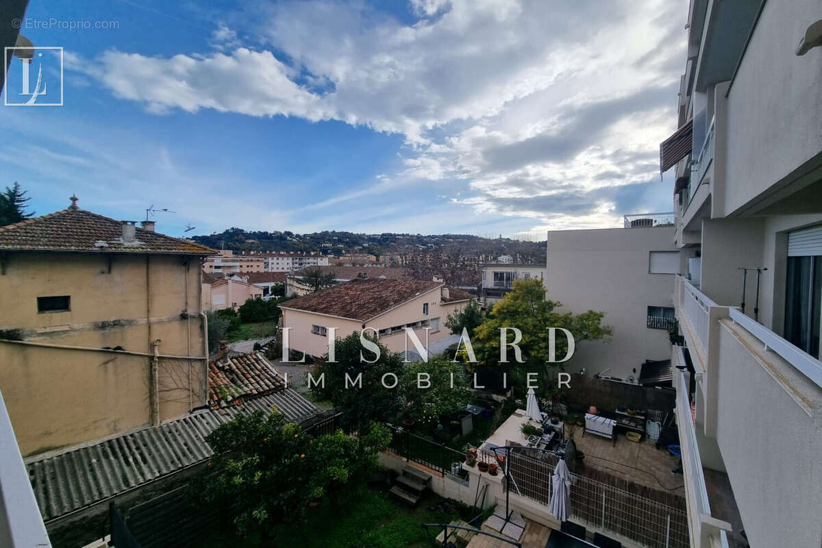 Appartement à VALLAURIS