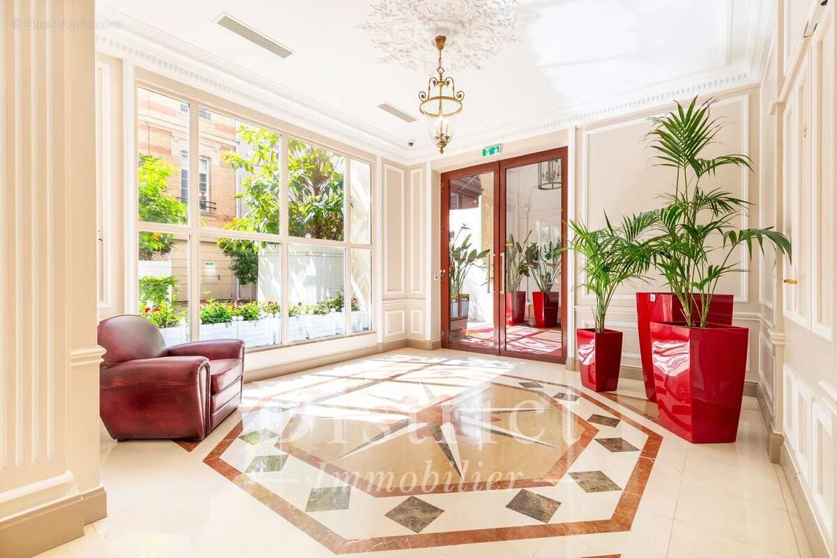 Appartement à PARIS-8E