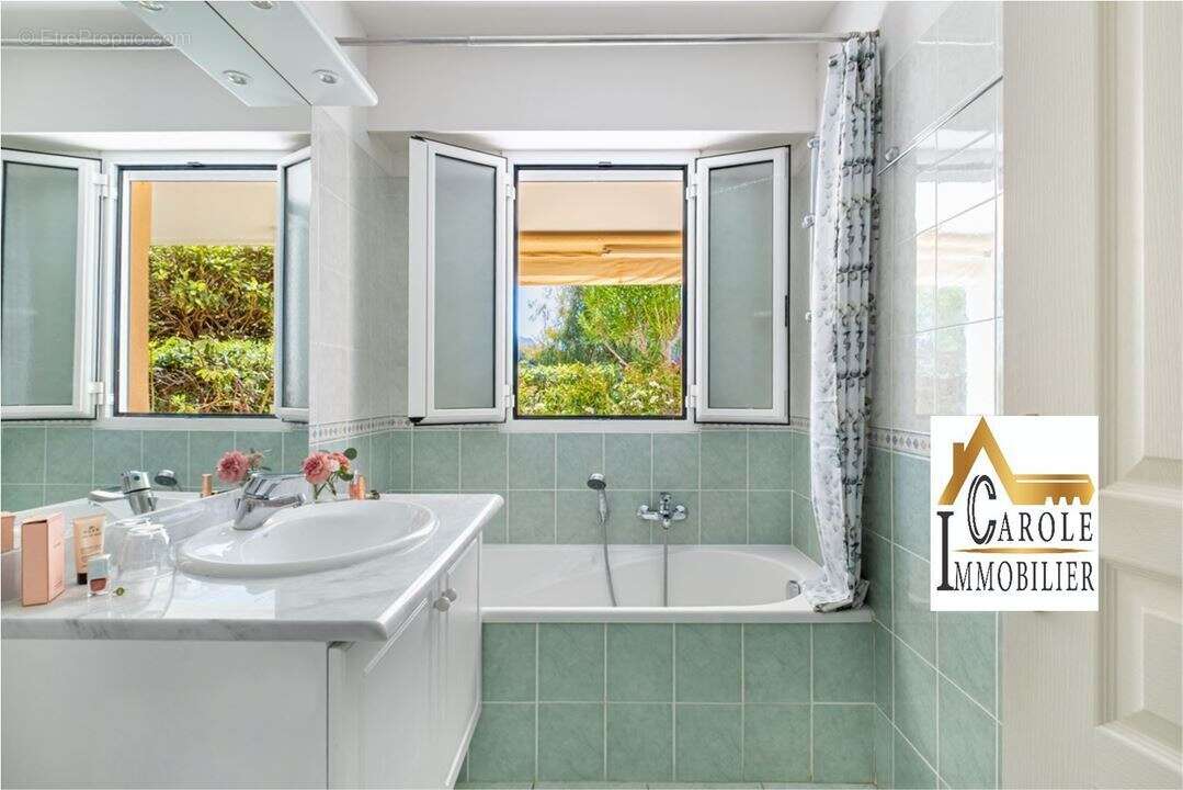 Appartement à MANDELIEU-LA-NAPOULE