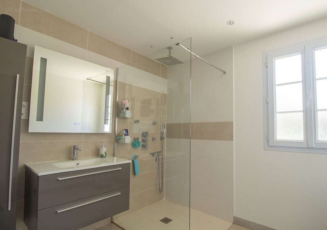 Maison à LONGUE-JUMELLES